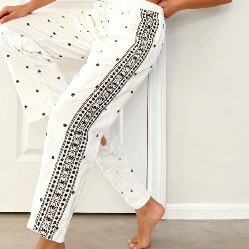 GAP Black and White Star Pattern Wide Leg Pants